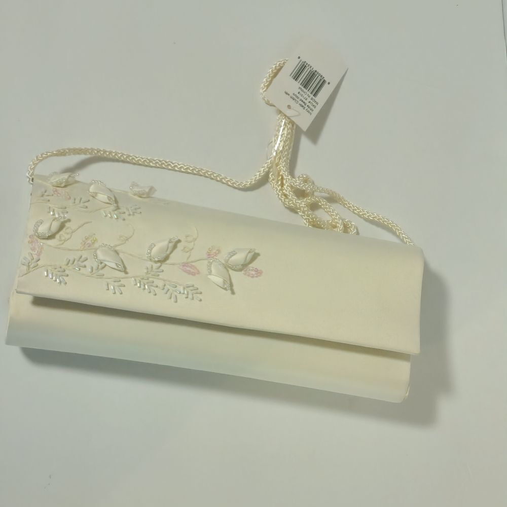 Things Remembered Vintage Cream Silk Beaded Clutch Bag